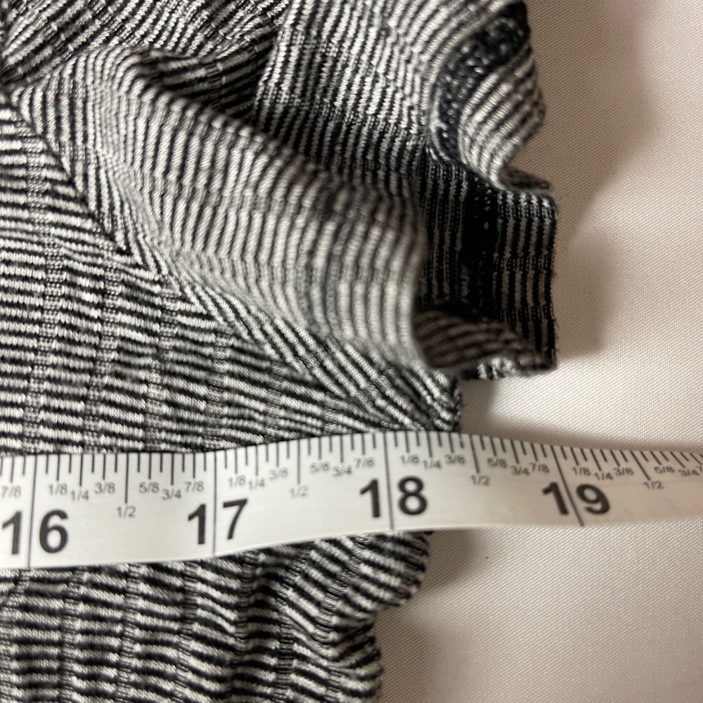 American Eagle Outfitters Gray Cropped Henley Size Medium - Picture 8 of 9